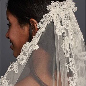 One Tier Cathedral Lace Applique Comb Veil